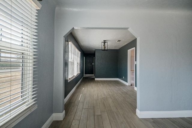 1900 Easy Street, Hanford, CA 93230