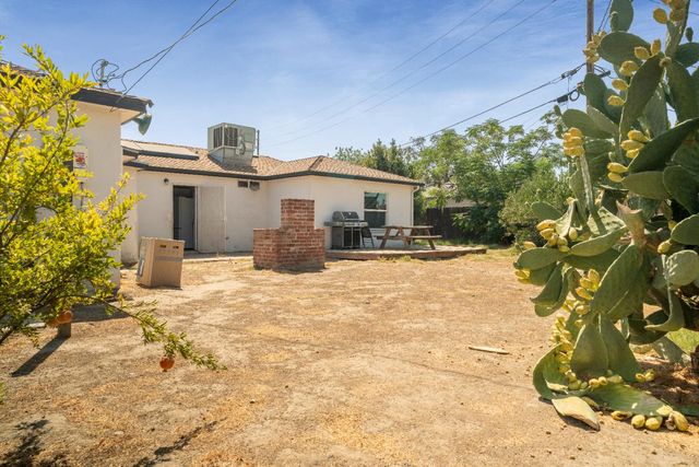 1900 Easy Street, Hanford, CA 93230