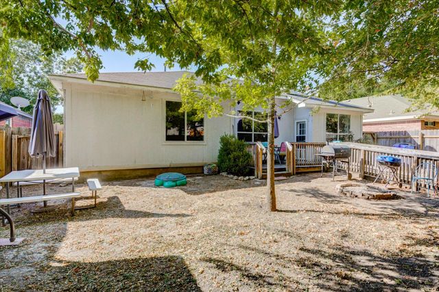 2000 Steeds XING, Pflugerville, TX 78660