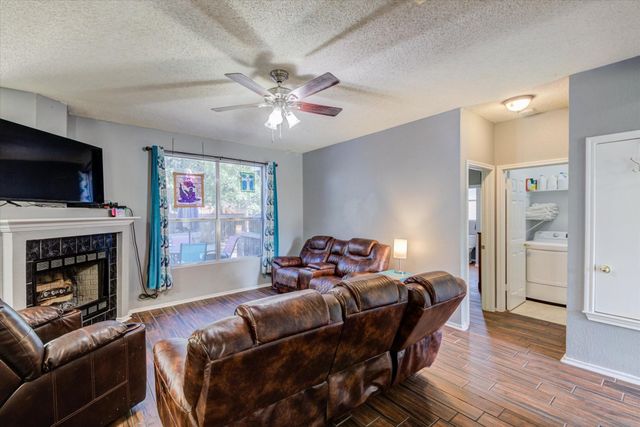 2000 Steeds XING, Pflugerville, TX 78660