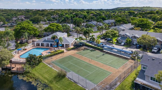 2007 DISCOVERY Circle E, Deerfield Beach, FL 33442