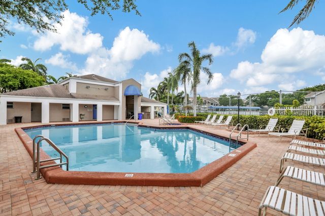 2007 DISCOVERY Circle E, Deerfield Beach, FL 33442