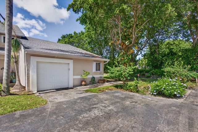 2007 DISCOVERY Circle E, Deerfield Beach, FL 33442