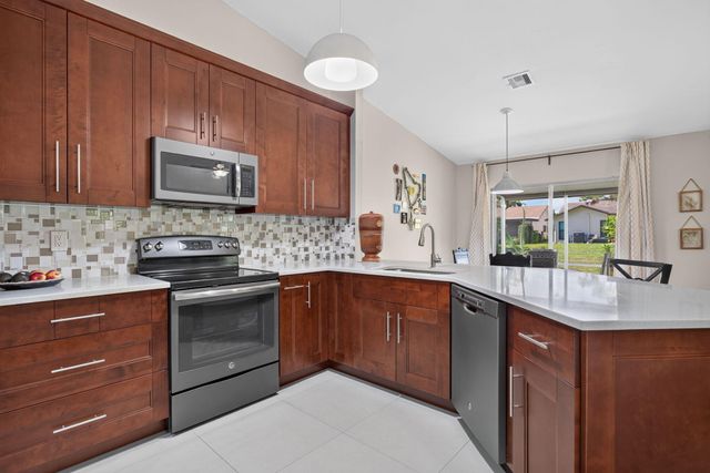 2007 DISCOVERY Circle E, Deerfield Beach, FL 33442