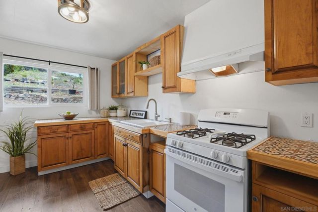 515 Ross Dr, Escondido, CA 92029