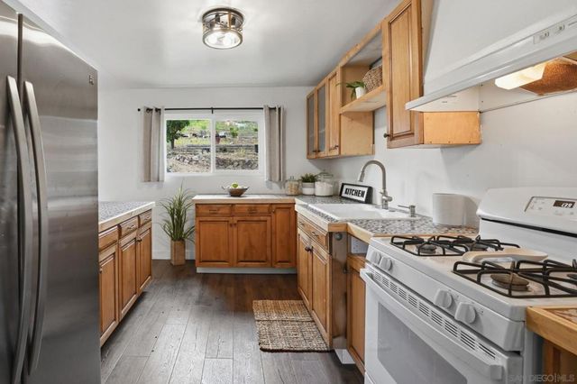 515 Ross Dr, Escondido, CA 92029