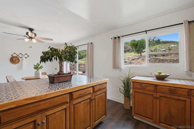 515 Ross Dr, Escondido, CA 92029