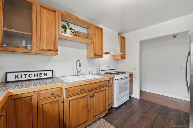 515 Ross Dr, Escondido, CA 92029
