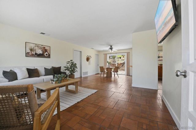 515 Ross Dr, Escondido, CA 92029