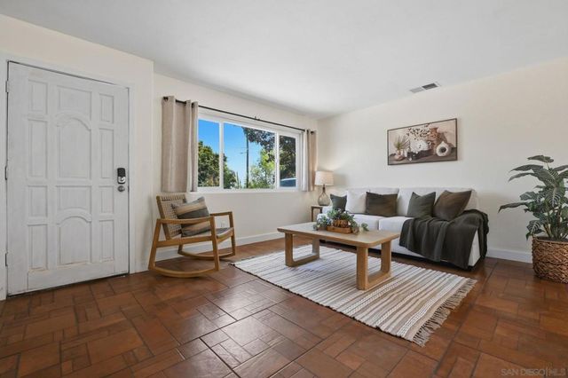 515 Ross Dr, Escondido, CA 92029
