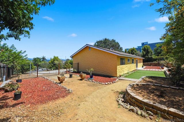 515 Ross Dr, Escondido, CA 92029