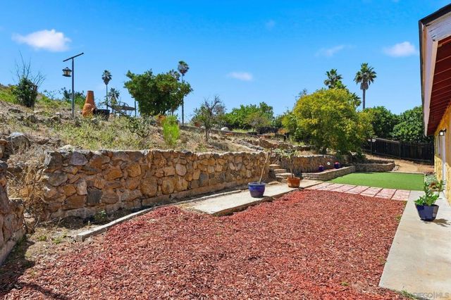 515 Ross Dr, Escondido, CA 92029