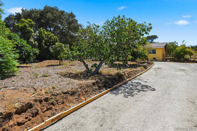 515 Ross Dr, Escondido, CA 92029