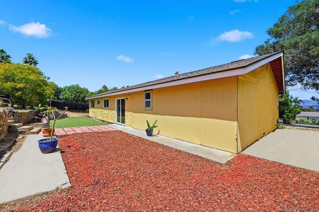 515 Ross Dr, Escondido, CA 92029