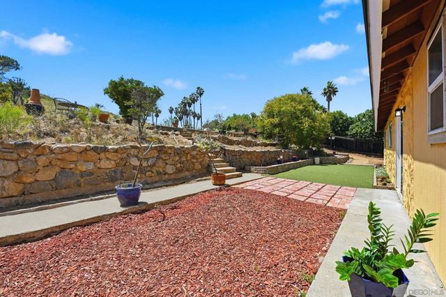 515 Ross Dr, Escondido, CA 92029