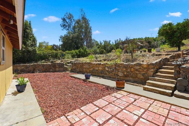 515 Ross Dr, Escondido, CA 92029
