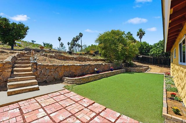 515 Ross Dr, Escondido, CA 92029