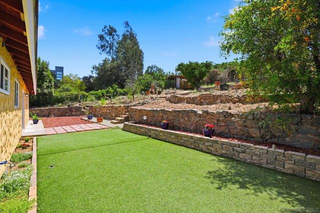 515 Ross Dr, Escondido, CA 92029