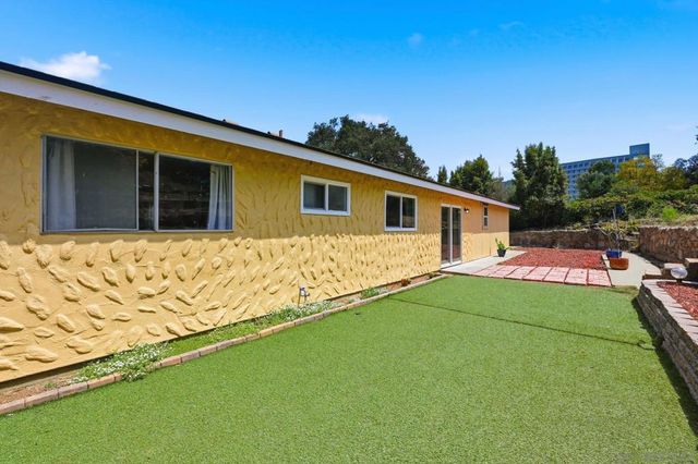 515 Ross Dr, Escondido, CA 92029