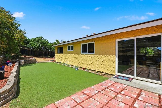 515 Ross Dr, Escondido, CA 92029