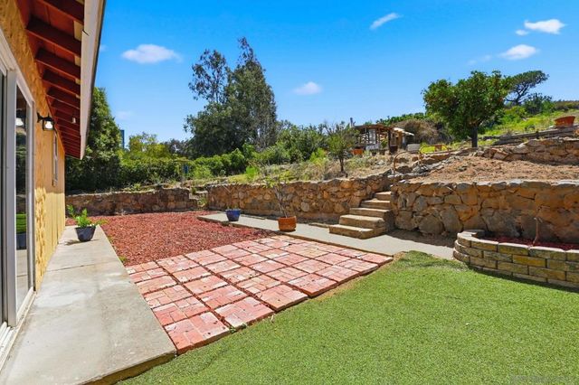 515 Ross Dr, Escondido, CA 92029