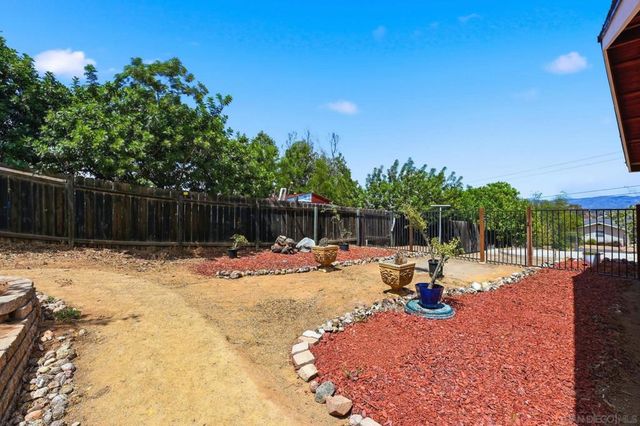 515 Ross Dr, Escondido, CA 92029