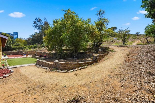 515 Ross Dr, Escondido, CA 92029