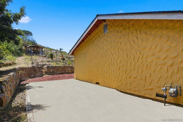 515 Ross Dr, Escondido, CA 92029
