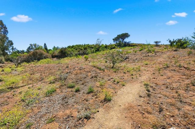 515 Ross Dr, Escondido, CA 92029
