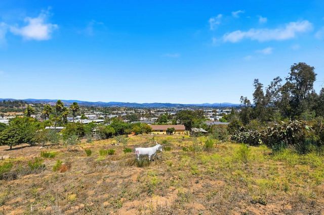 515 Ross Dr, Escondido, CA 92029