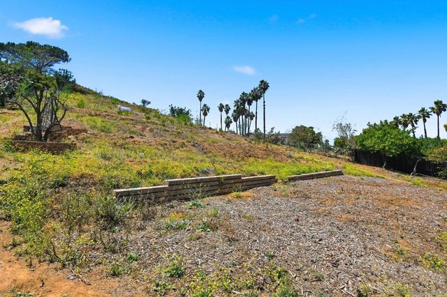 515 Ross Dr, Escondido, CA 92029