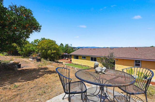 515 Ross Dr, Escondido, CA 92029