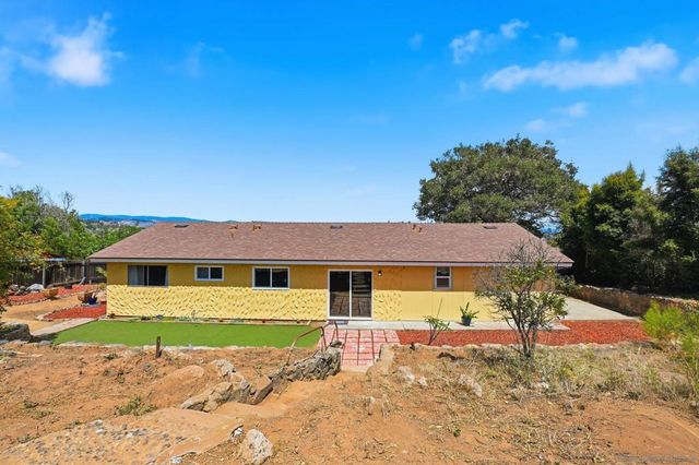 515 Ross Dr, Escondido, CA 92029