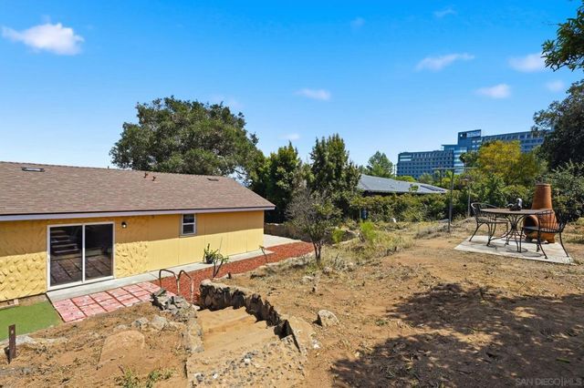 515 Ross Dr, Escondido, CA 92029