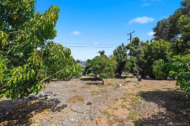 515 Ross Dr, Escondido, CA 92029