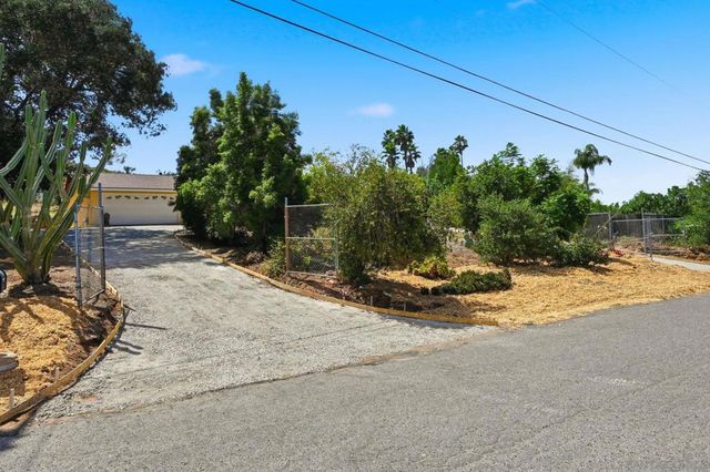 515 Ross Dr, Escondido, CA 92029