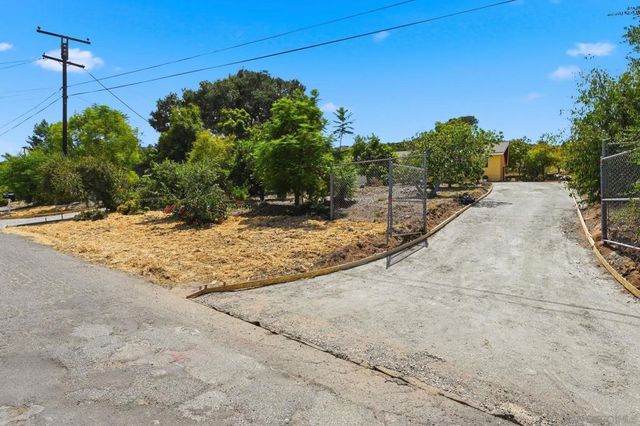 515 Ross Dr, Escondido, CA 92029