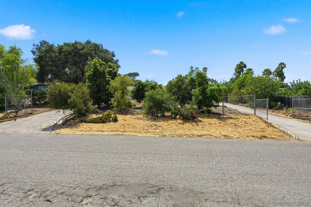 515 Ross Dr, Escondido, CA 92029