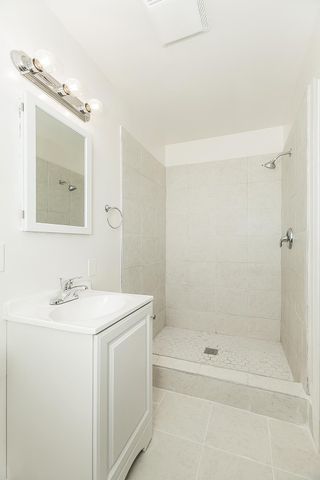 916 W Holland Avenue, Clovis, CA 93612