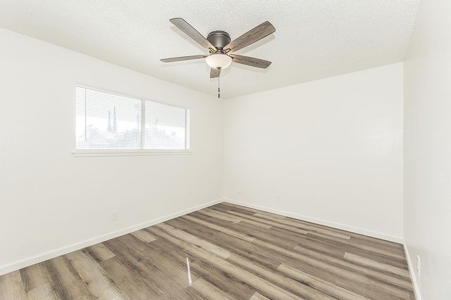 916 W Holland Avenue, Clovis, CA 93612