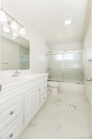 916 W Holland Avenue, Clovis, CA 93612