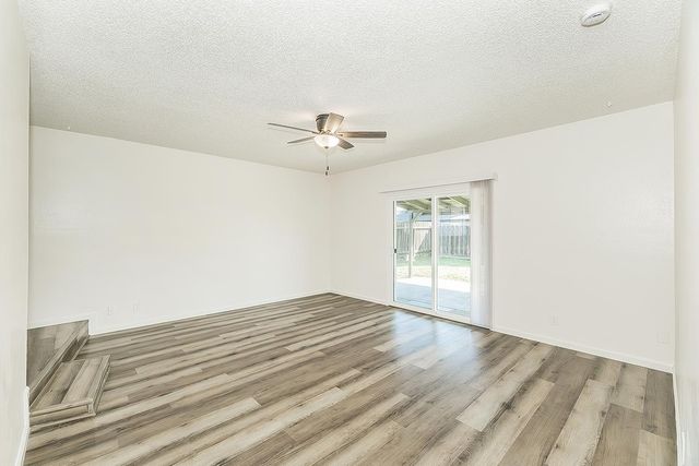 916 W Holland Avenue, Clovis, CA 93612