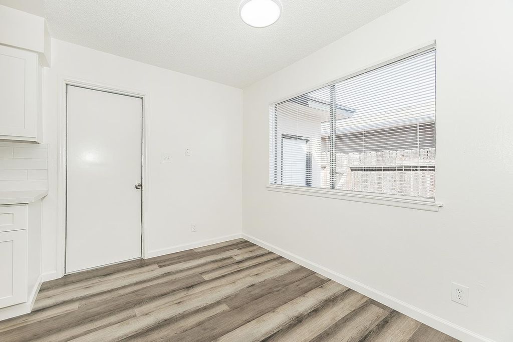 Image 12 of property listing at 916 W Holland Avenue, Clovis, CA 93612