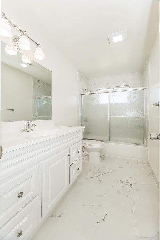 Image 21 of property listing at 916 W Holland Avenue, Clovis, CA 93612