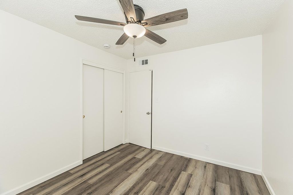 Image 25 of property listing at 916 W Holland Avenue, Clovis, CA 93612