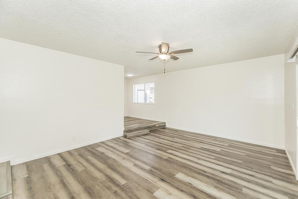 Image 5 of property listing at 916 W Holland Avenue, Clovis, CA 93612