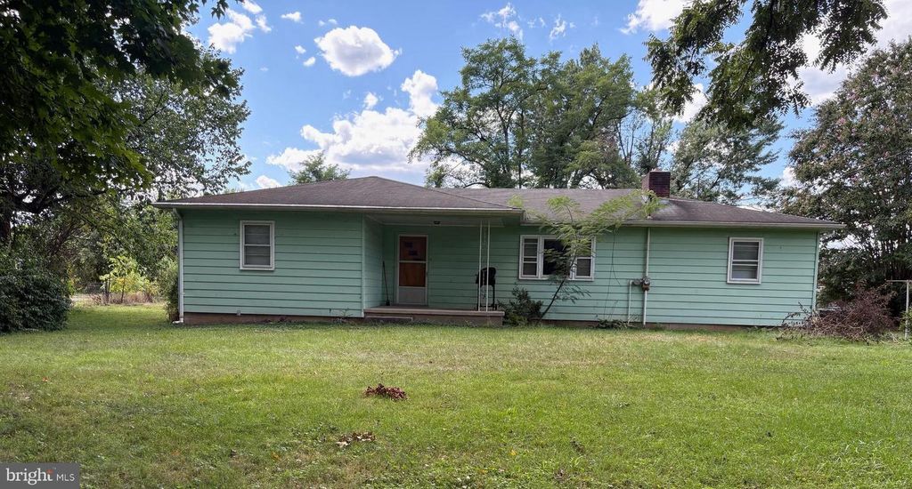 127 BEANS LN, Moorefield, WV 26836