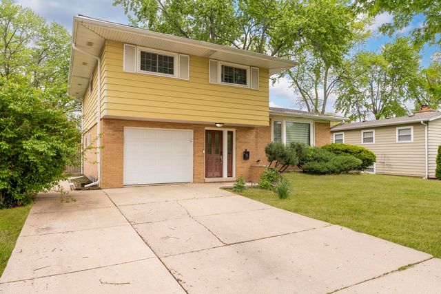 9 Sycamore Drive, Naperville, IL 60540