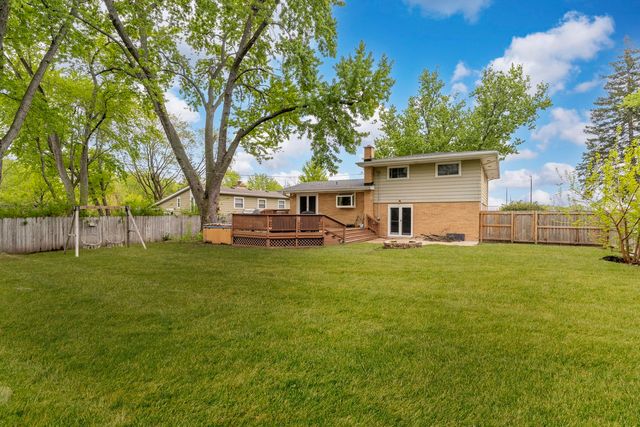 9 Sycamore Drive, Naperville, IL 60540
