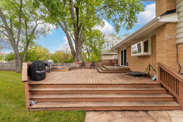 9 Sycamore Drive, Naperville, IL 60540